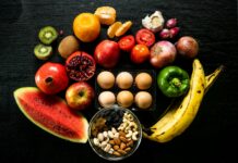 AI 건강 관리, 우리집 안방에서 시작하는 새로운 웰니스 루틴 yellow banana red apple and yellow banana fruit
