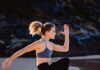 “건강한 몸, 장비 없이 만드는 법: 맨몸 운동의 매력” woman in black leggings and white sports bra